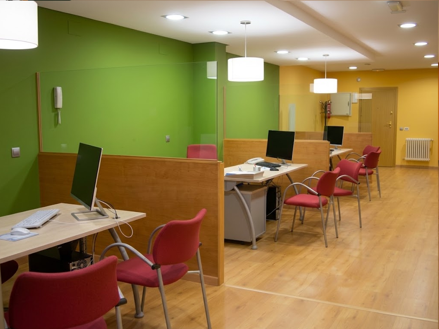 Interior de la oficina de Inmobiliaria Correal